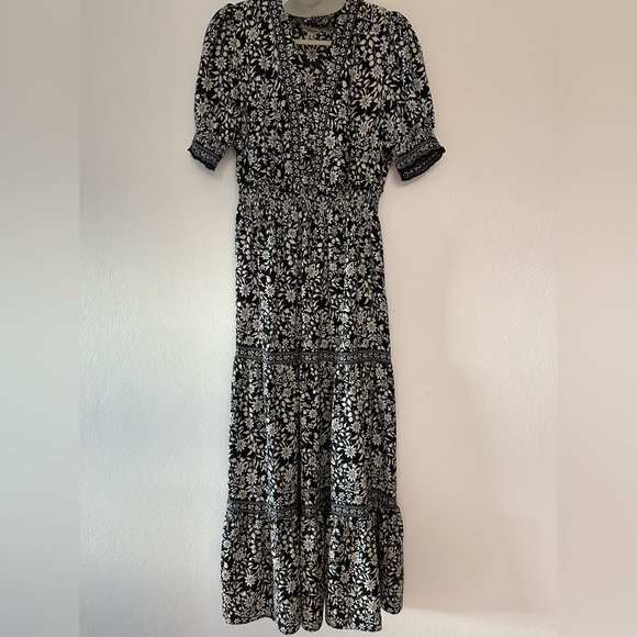 Max Studio Dresses & Skirts - NWOT Max Studio London short-sleeved maxi floral dress, medium, black and white.